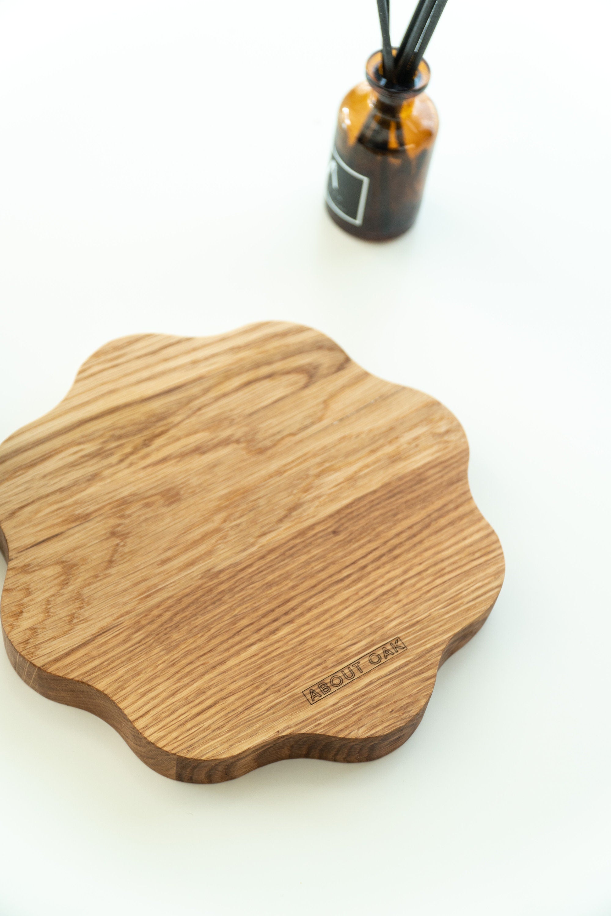 Oak Catchall Tray: Rustic Hardwood Organizer, Modern Design